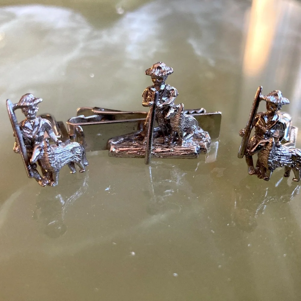 Vintage 1959 Cufflinks & Tie Bar Tom Sawyer No 5931 signed  Sarah Coventry